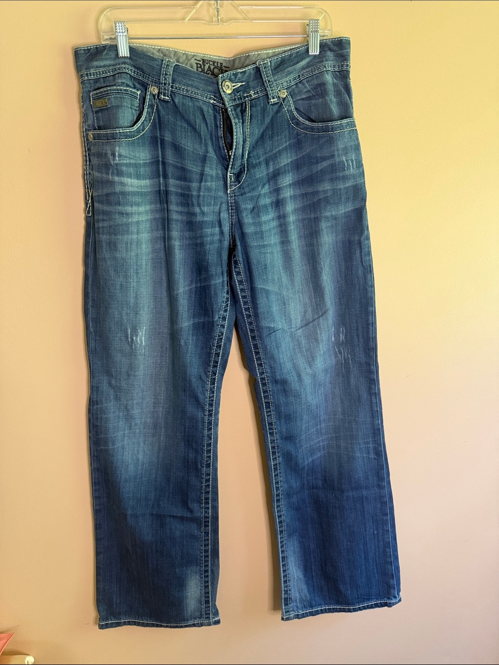 Buckle Men's Relaxed Jeans - Medium Blue Wash